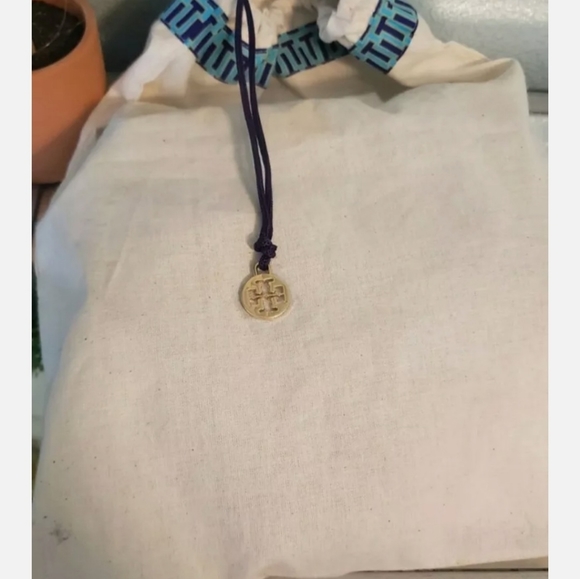 Tory Burch T-Strap pump. - Picture 6 of 6